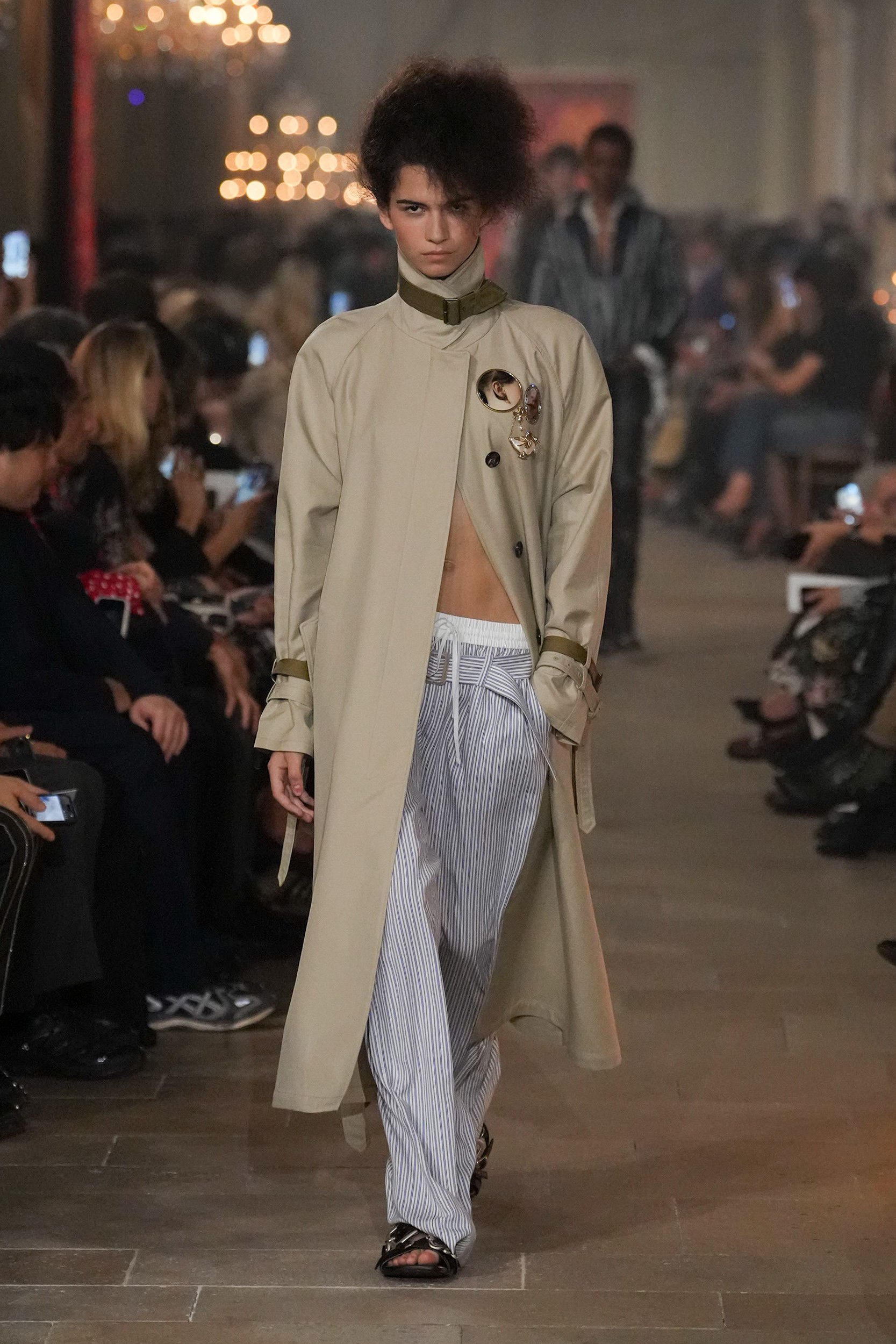 2027年春夏コレクション_ACNE STUDIOS(アクネ ストゥディオズ)_モデル_26