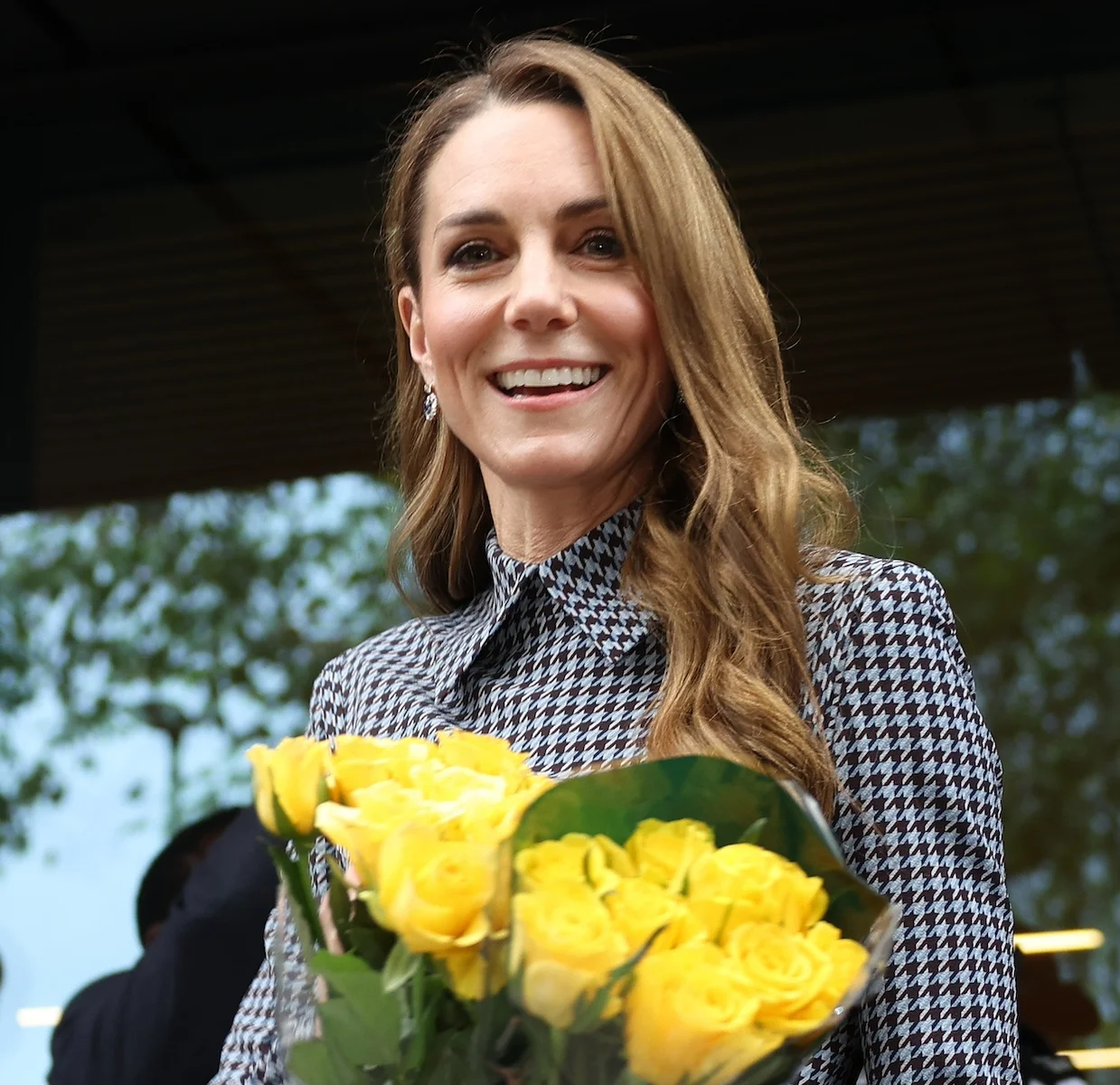 キャサリン皇太子妃、エレガントな千鳥格子柄ワンピースに身を包んで公務に現れ、“洗練の極み”と絶賛される