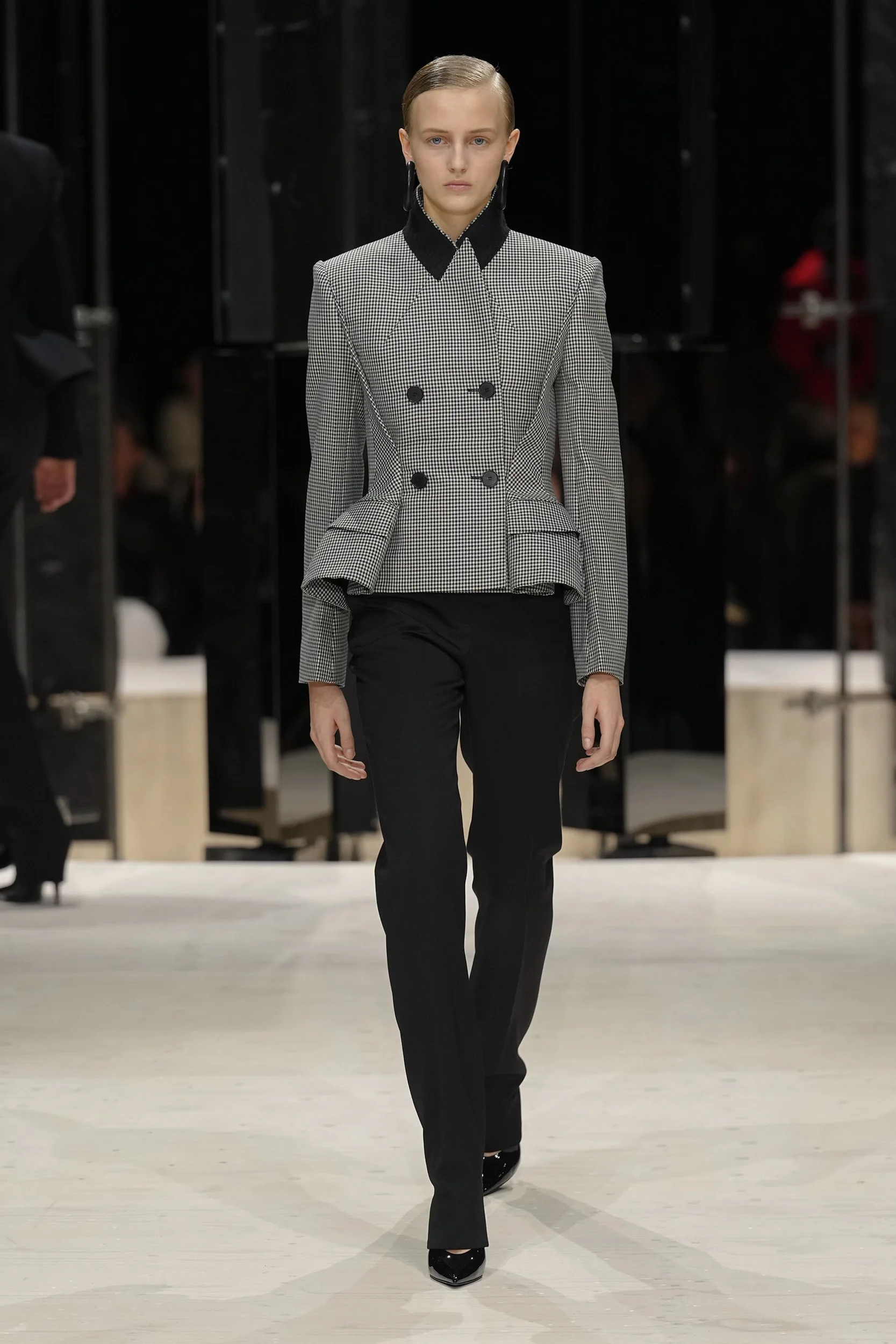 2026-27年秋冬コレクション_GIVENCHY(ジバンシィ)_モデル_37