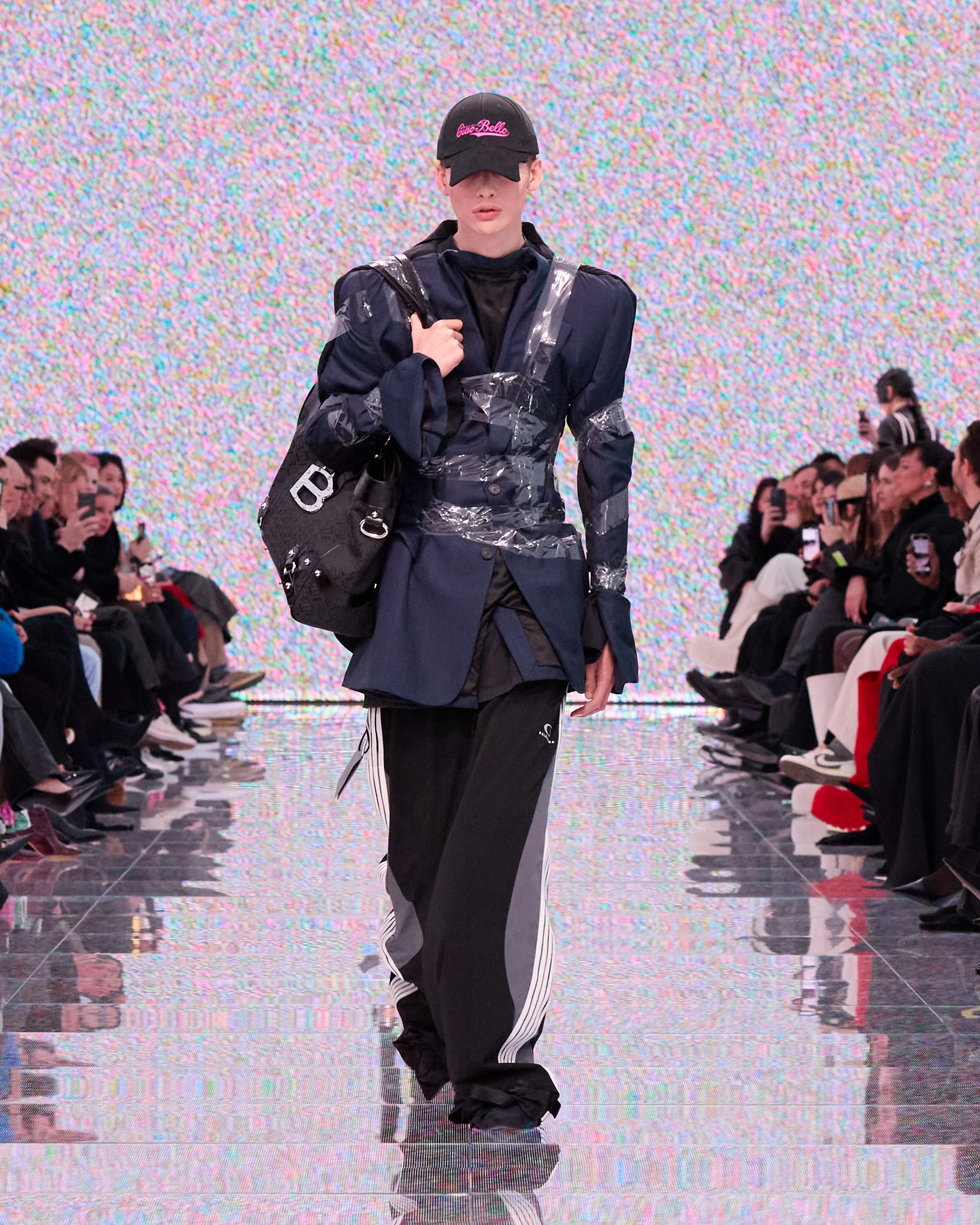 2024-25年秋冬コレクション_BALENCIAGA(バレンシアガ)_モデル_60