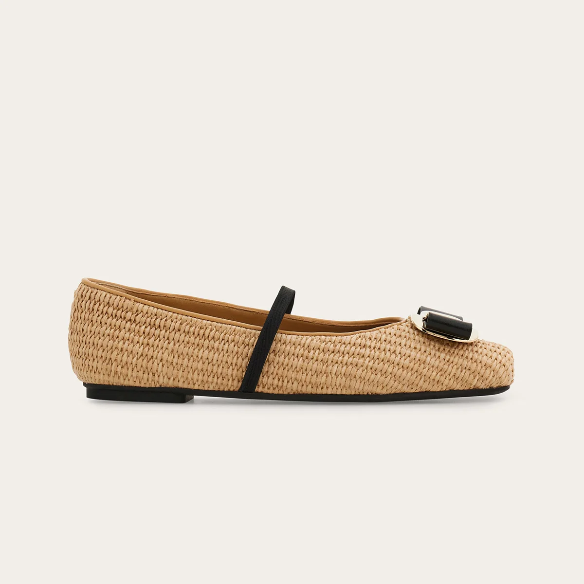 FERRAGAMO　HUGバッグ、モダニティと美しさを抱きしめての画像6-4