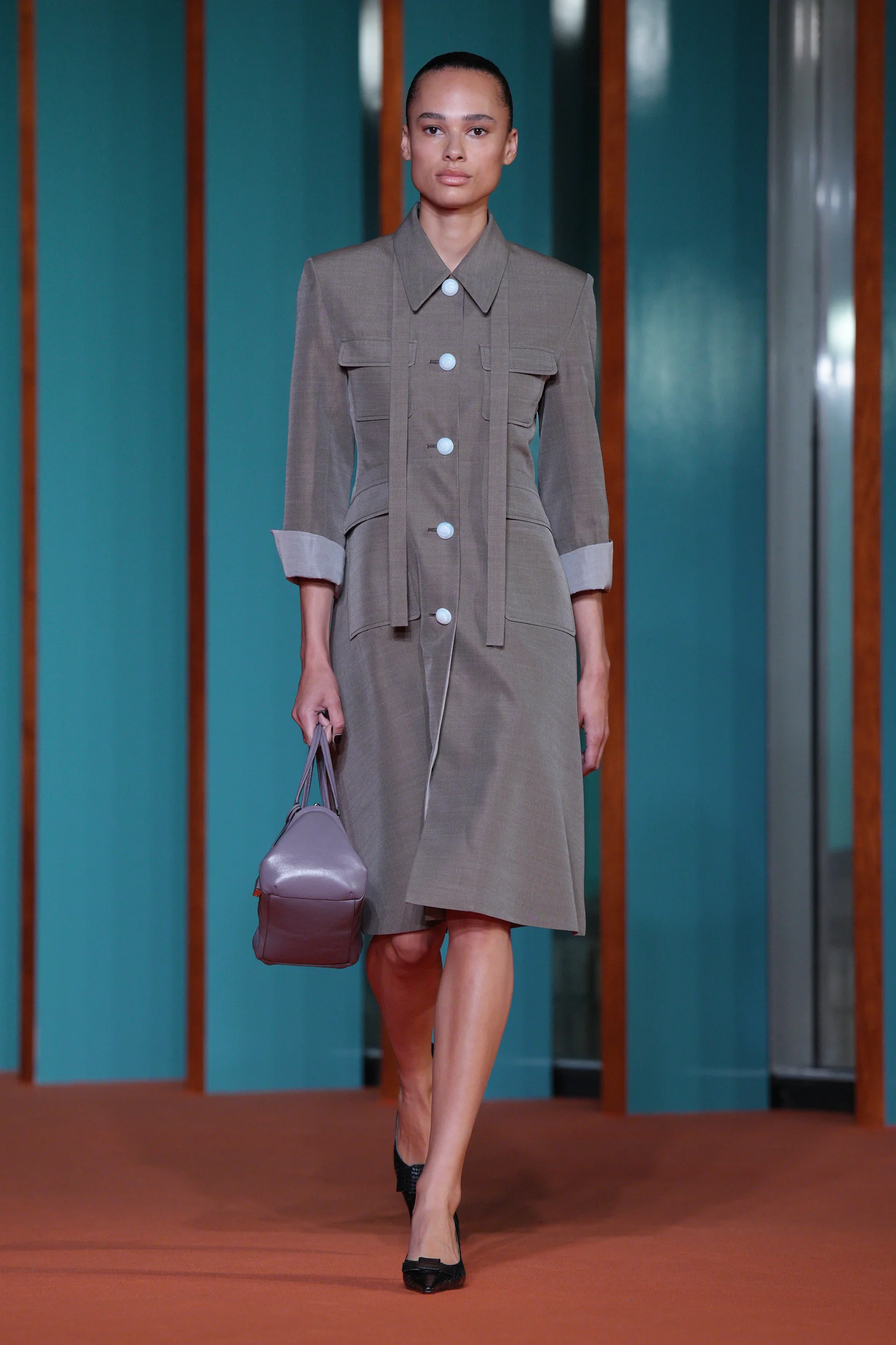 2027年春夏コレクション_TORY BURCH(トリー バーチ)_モデル_27