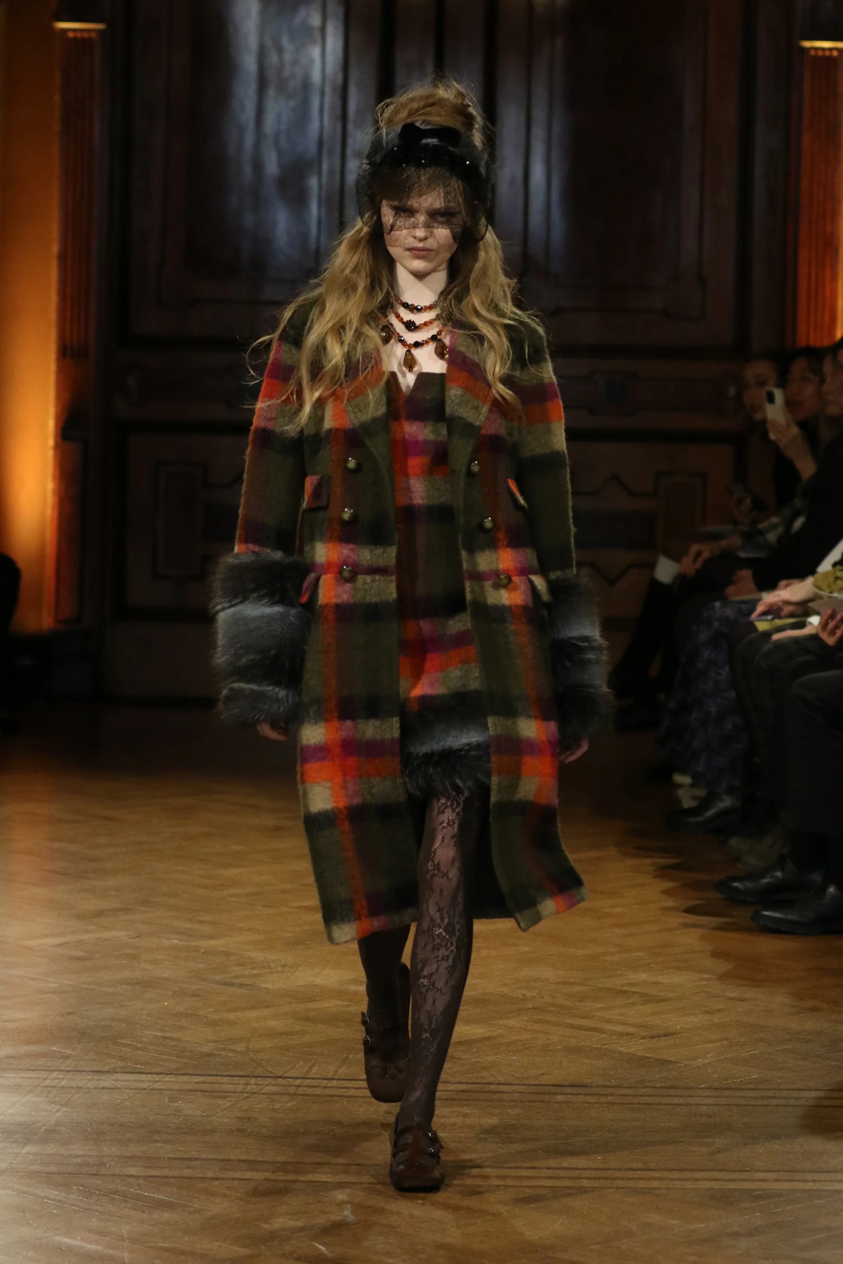 2026-27年秋冬コレクション_ANNA SUI(アナ スイ)_モデル_2