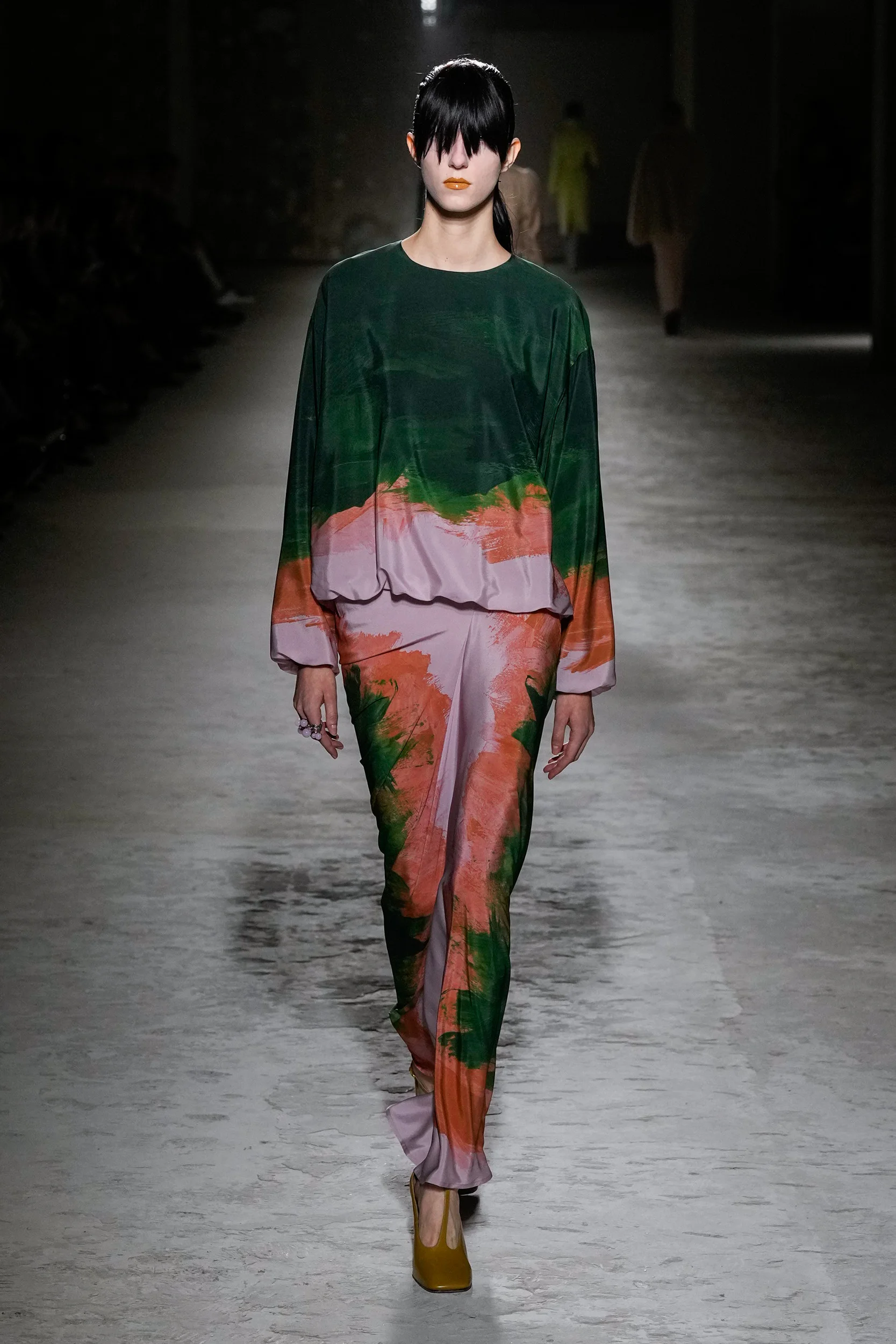 2024-25年秋冬コレクション_DRIES VAN NOTEN(ドリス ヴァン ノッテン)_モデル_29