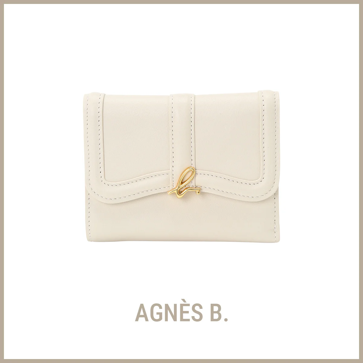 【アニエスベー】の財布。冬のムードが加速する、ミルキーなホワイト