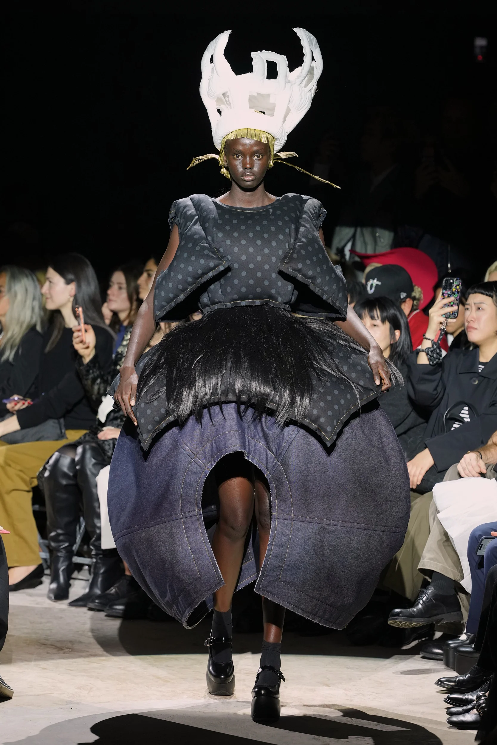 2027年春夏コレクション_COMME DES GARÇONS(コム デ ギャルソン)_モデル_2