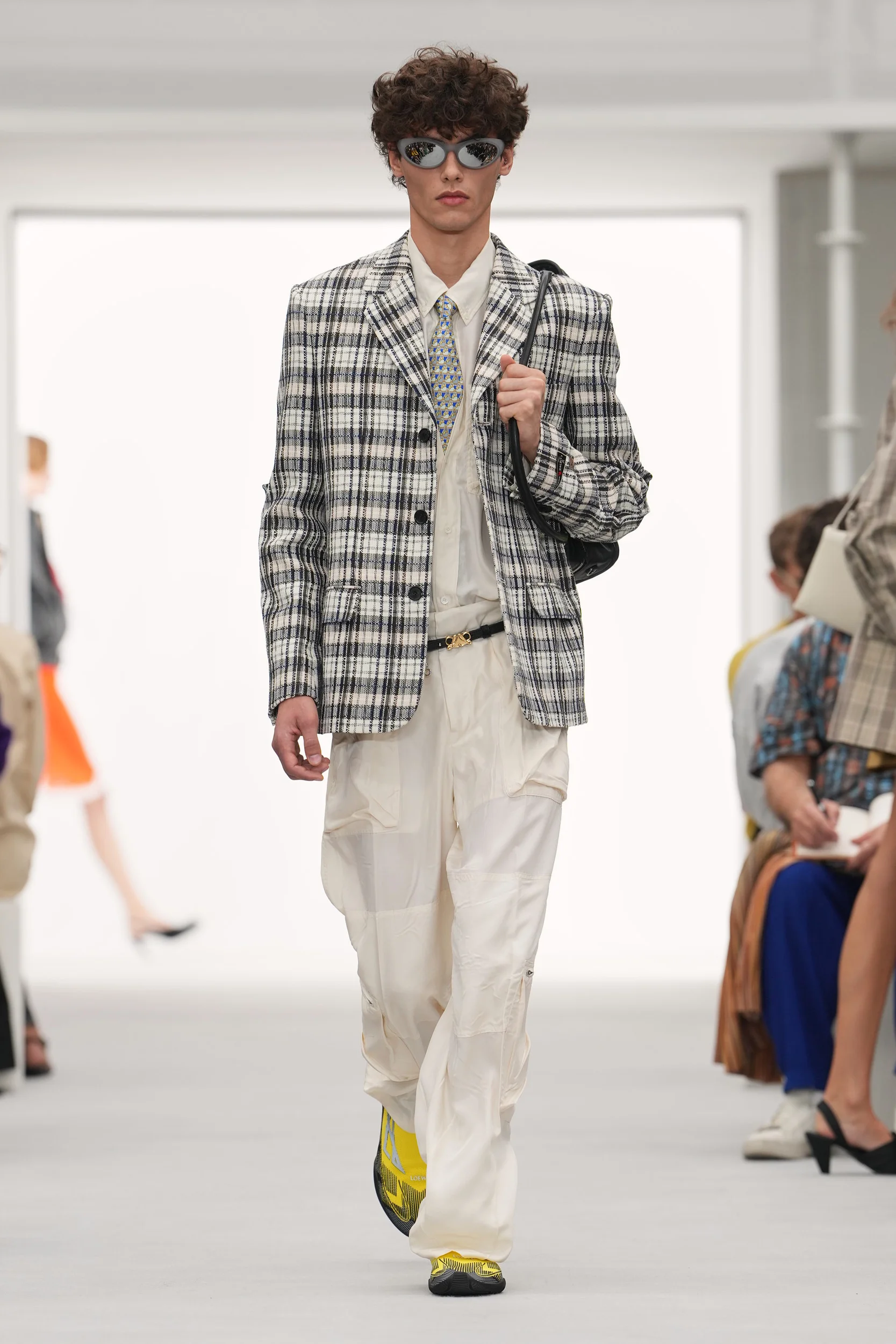 2027年春夏コレクション_LOEWE(ロエベ)_モデル_10