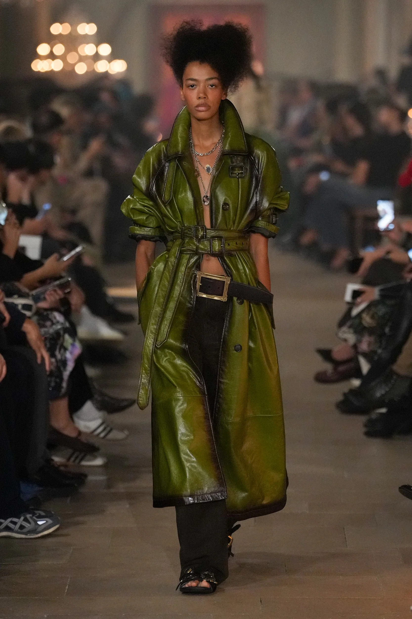 2027年春夏コレクション_ACNE STUDIOS(アクネ ストゥディオズ)_モデル_15