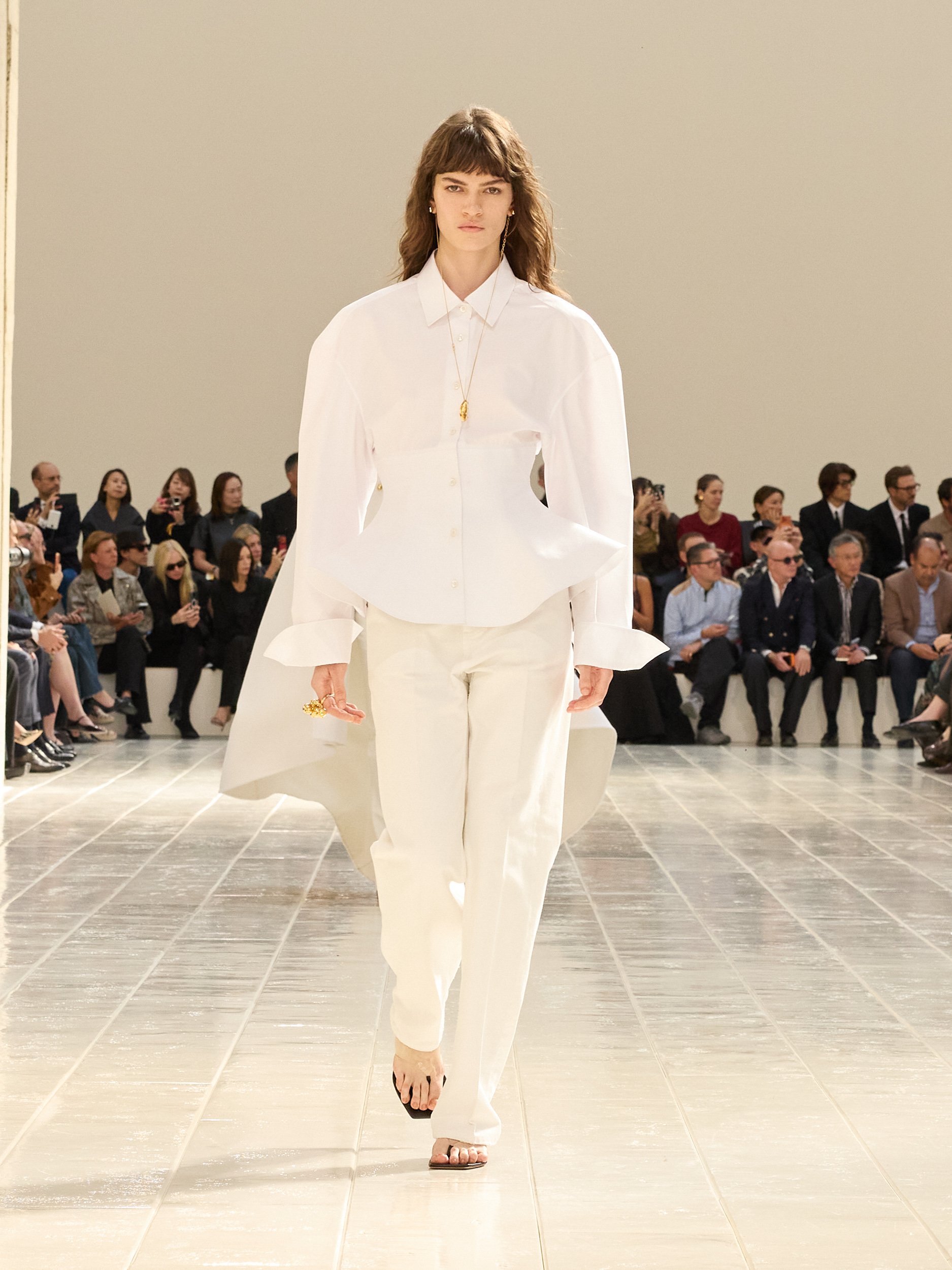 2027年春夏コレクション_BALENCIAGA(バレンシアガ)_モデル_1