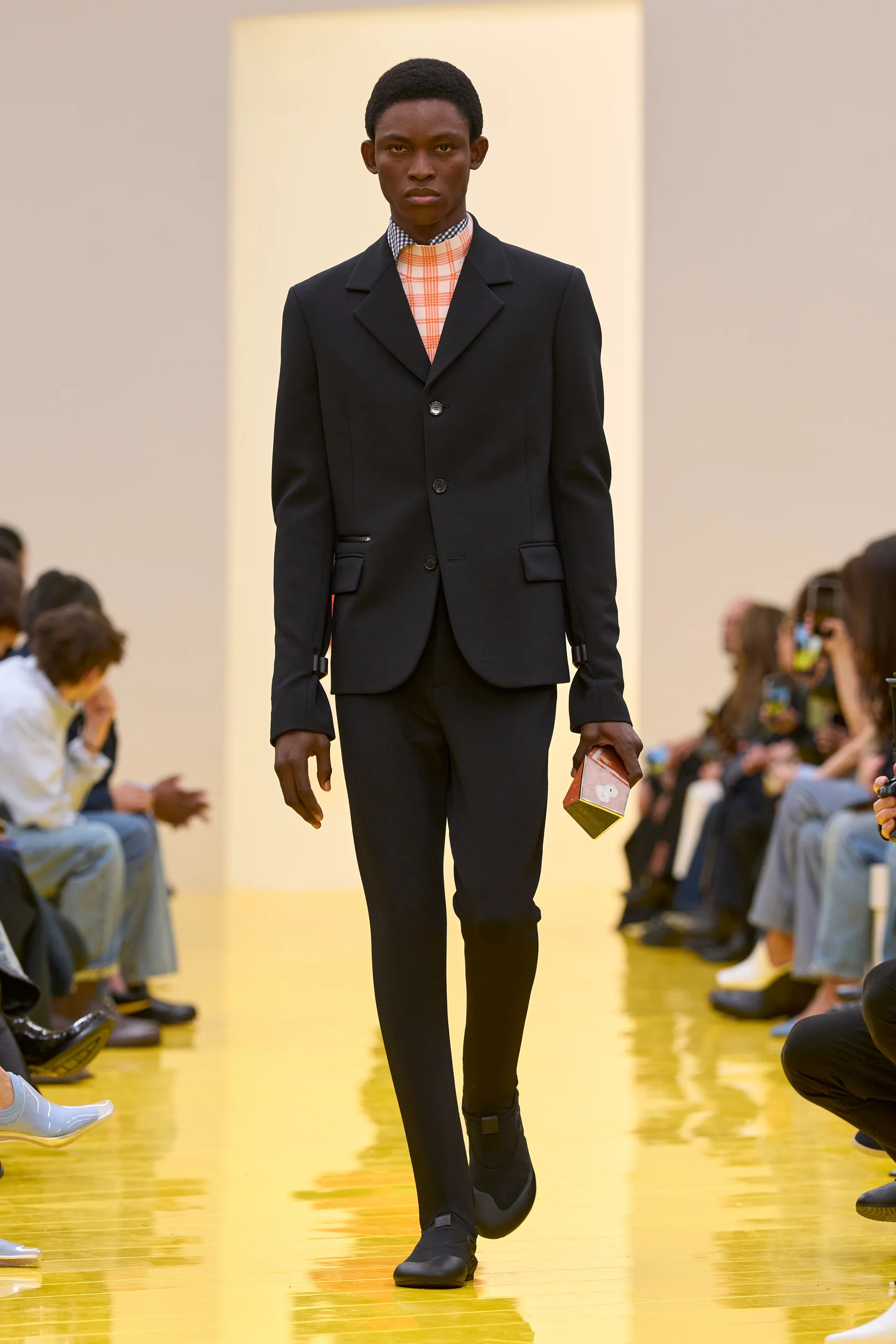 2026-27年秋冬コレクション_LOEWE(ロエベ)_モデル_28