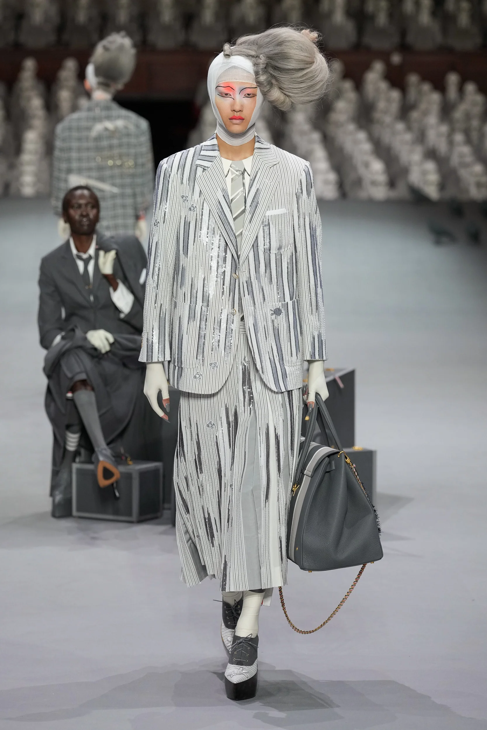 2023-24年秋冬オートクチュールコレクション_THOM BROWNE(トム ブラウン ニューヨーク)_モデル_20