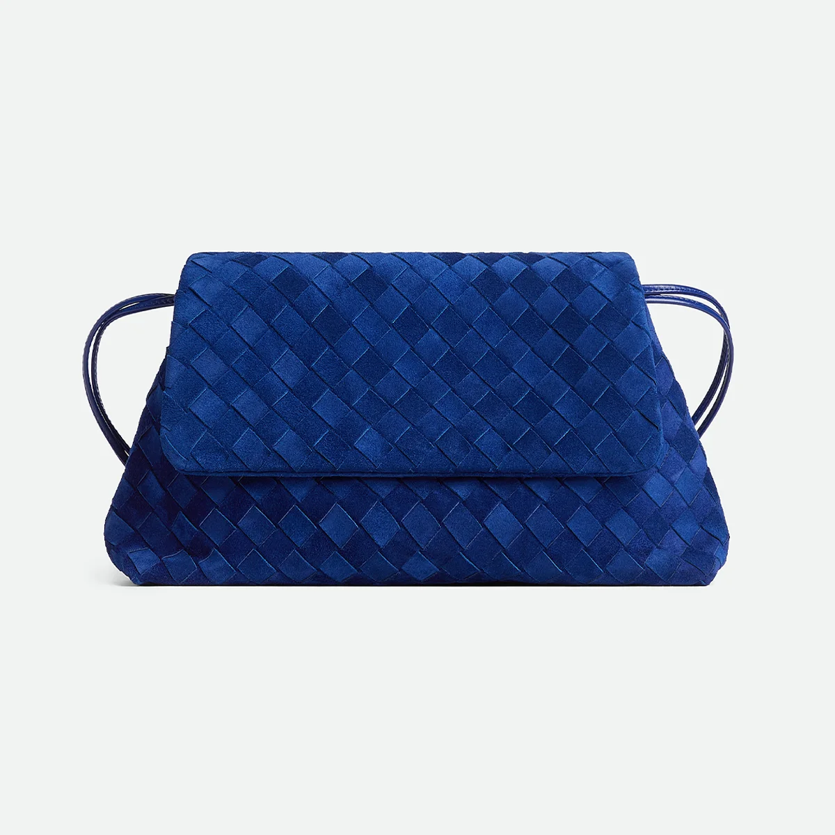 バッグ「ジョルノ」〈H19×W33×D8cm〉￥539,000／ボッテガ・ヴェネタ ジャパン（ボッテガ・ヴェネタ）