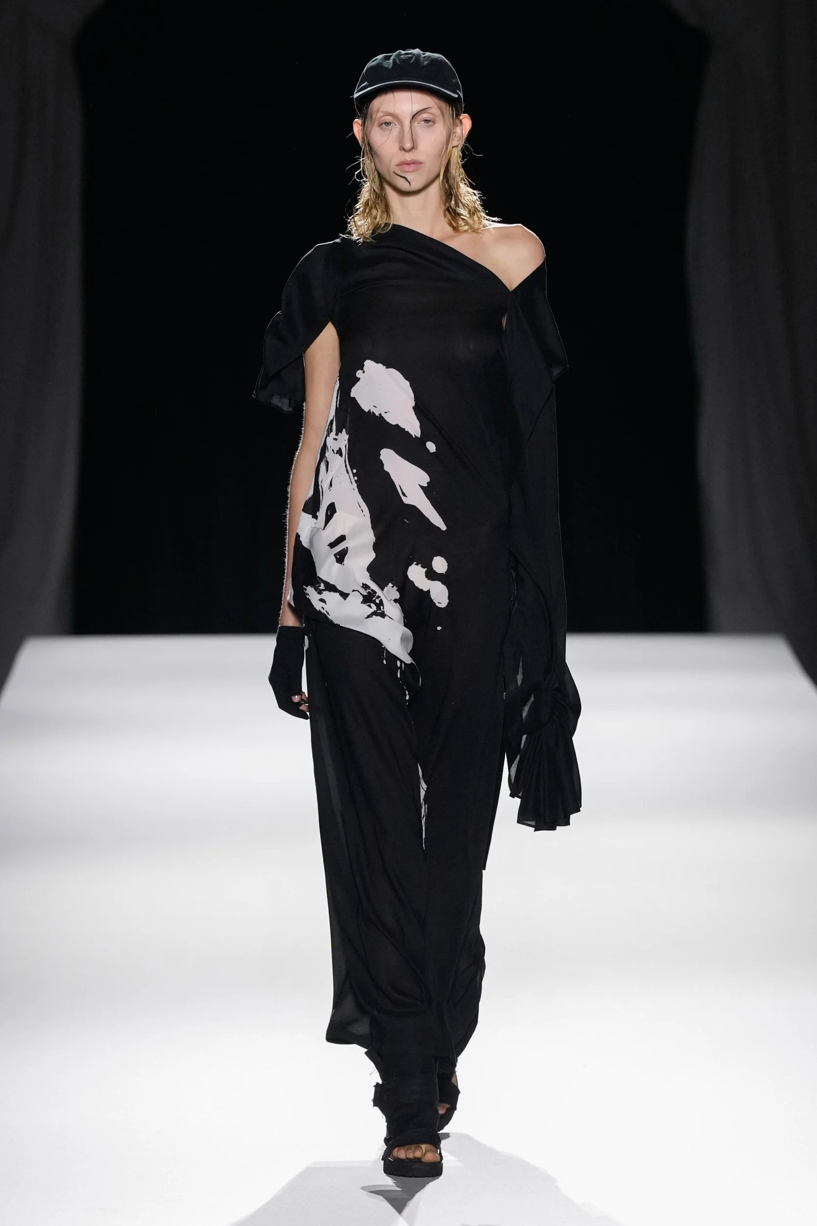 2026年春夏コレクション_YOHJI YAMAMOTO(ヨウジヤマモト)_モデル_1