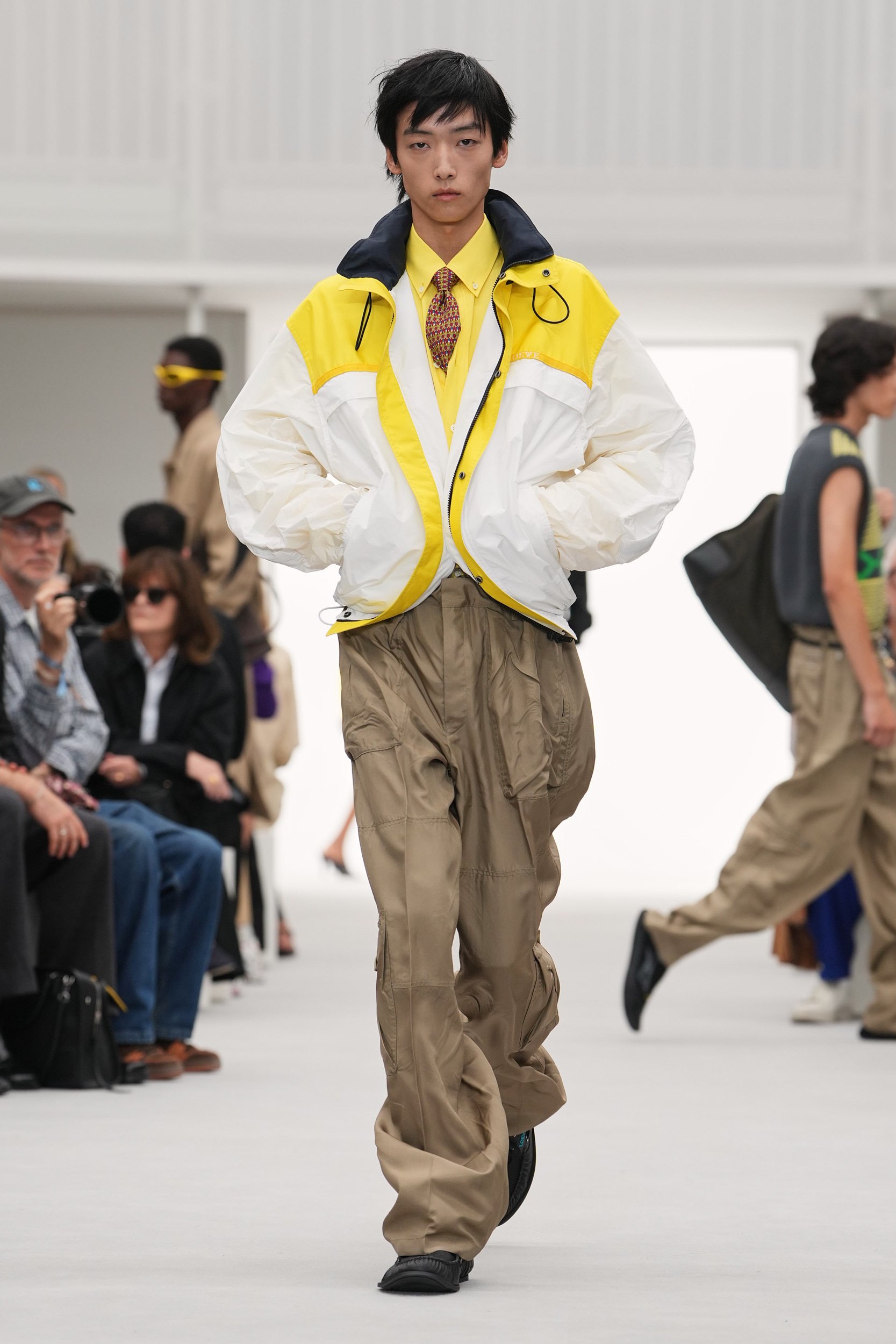 2027年春夏コレクション_LOEWE(ロエベ)_モデル_21