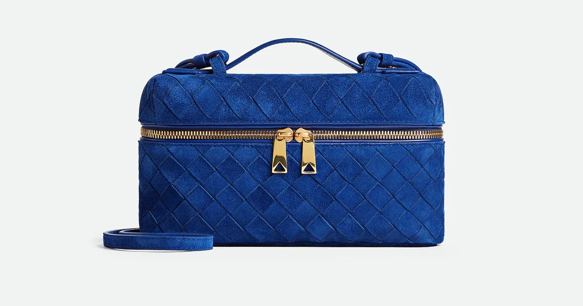 ボッテガ・ヴェネタ】ロイヤルブルーが主役のバッグコレクションが登場