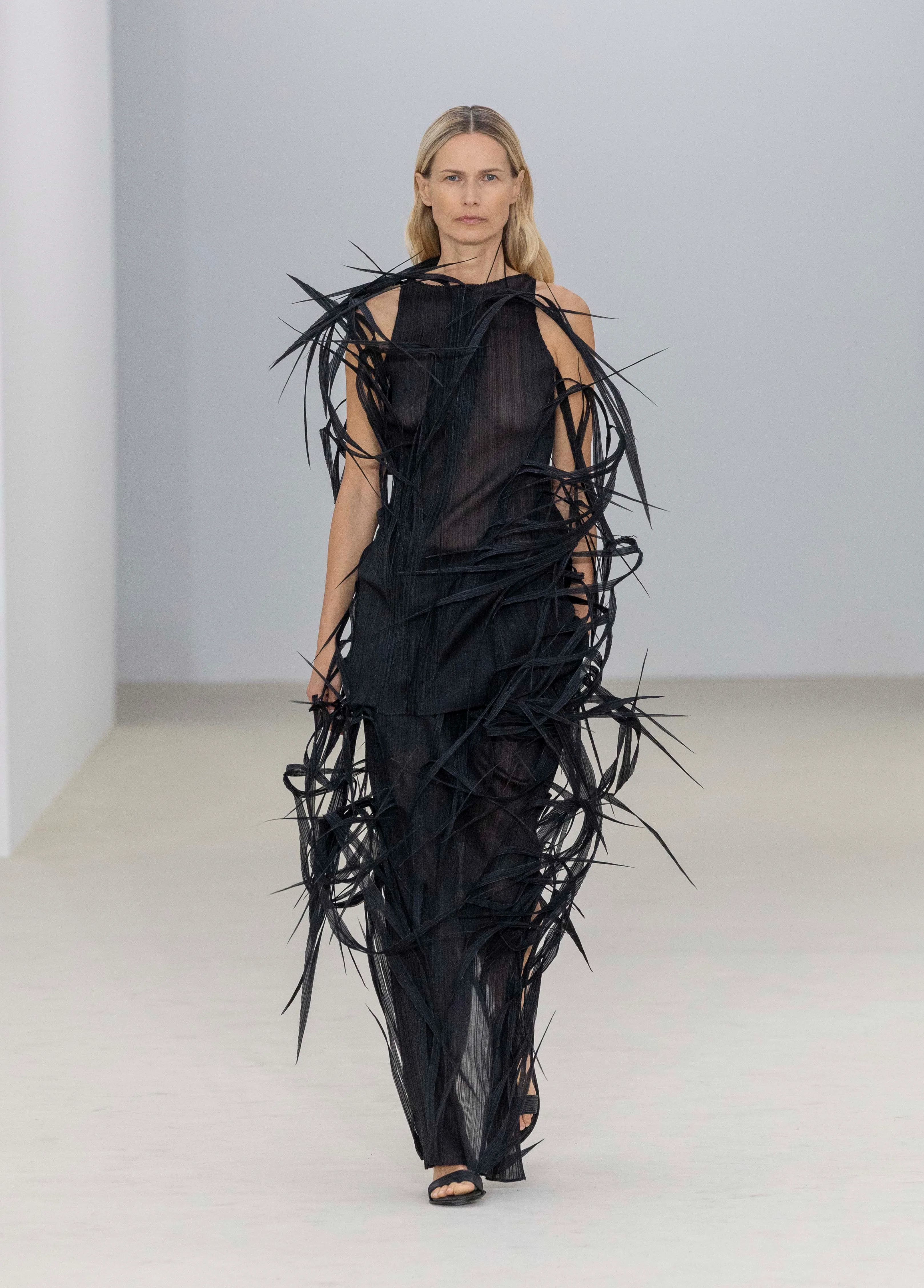 2026年春夏コレクション_ISSEY MIYAKE(イッセイミヤケ)_モデル_44