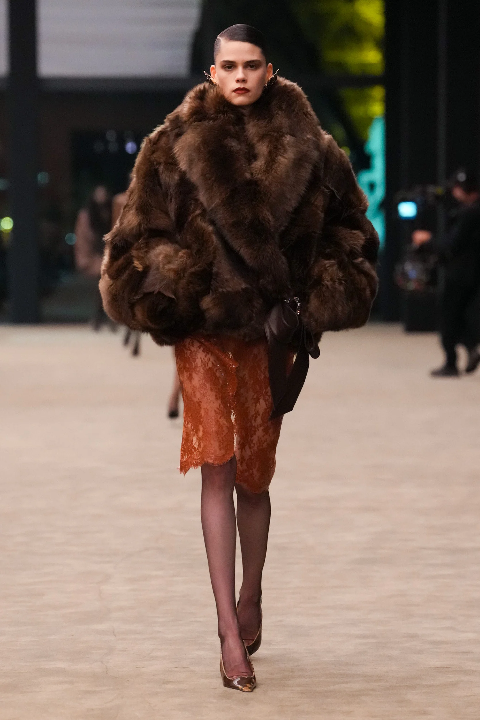 2026-27年秋冬コレクション_SAINT LAURENT(サンローラン)_モデル_18