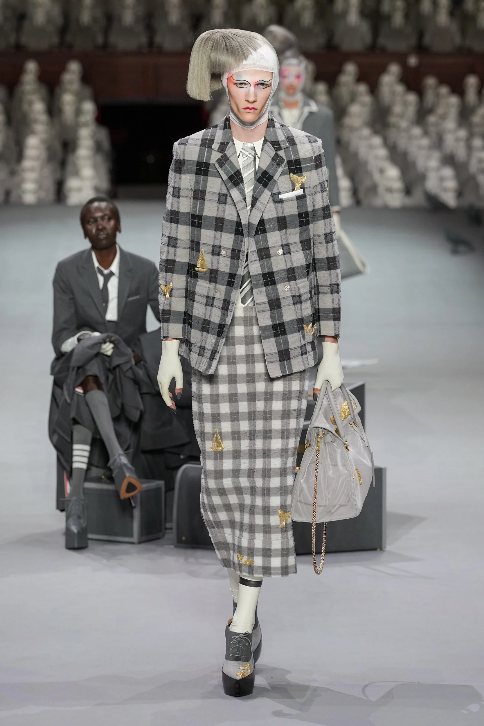 2023-24年秋冬オートクチュールコレクション_THOM BROWNE(トム ブラウン ニューヨーク)_モデル_50