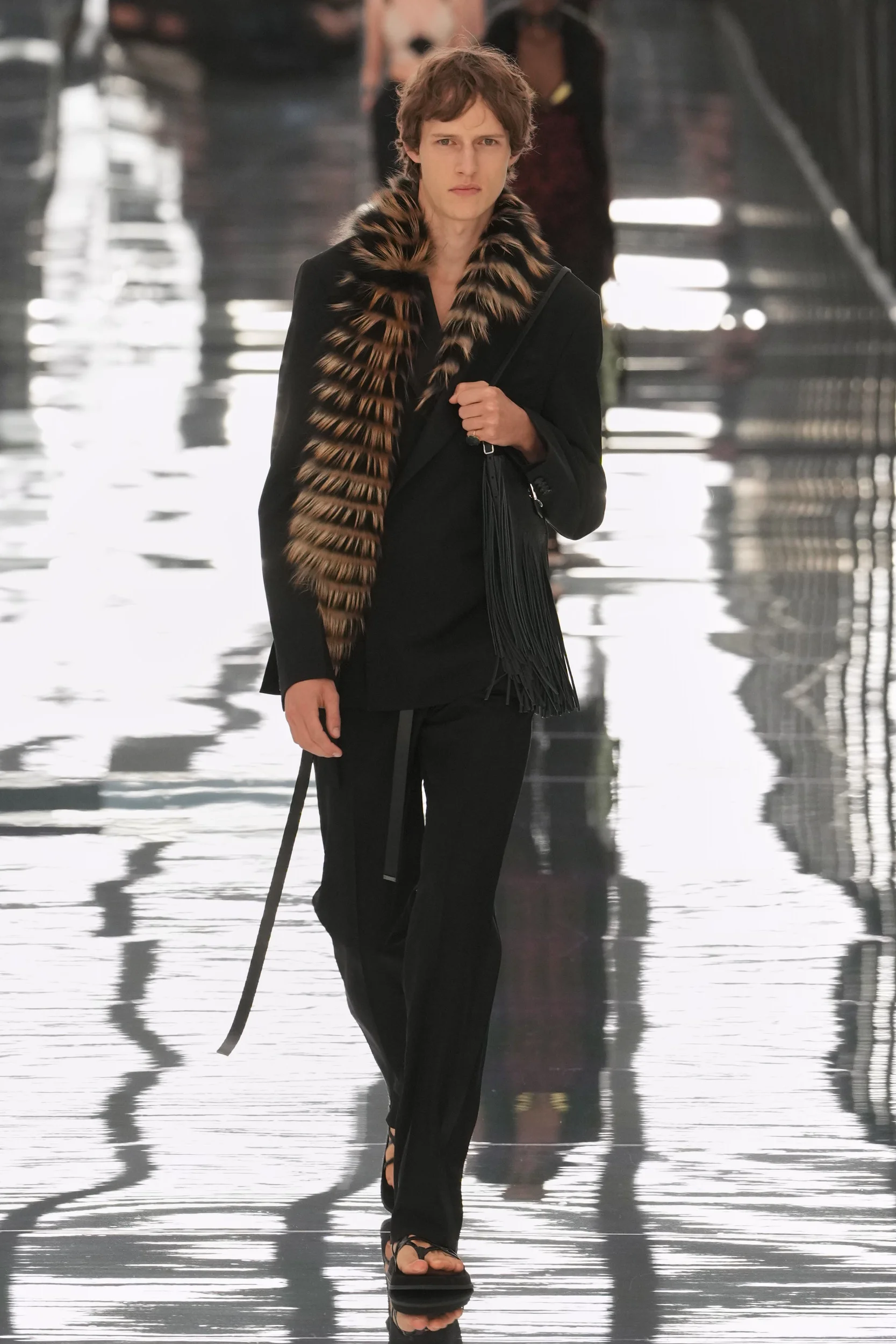 2027年春夏コレクション_FENDI(フェンディ)_モデル_19