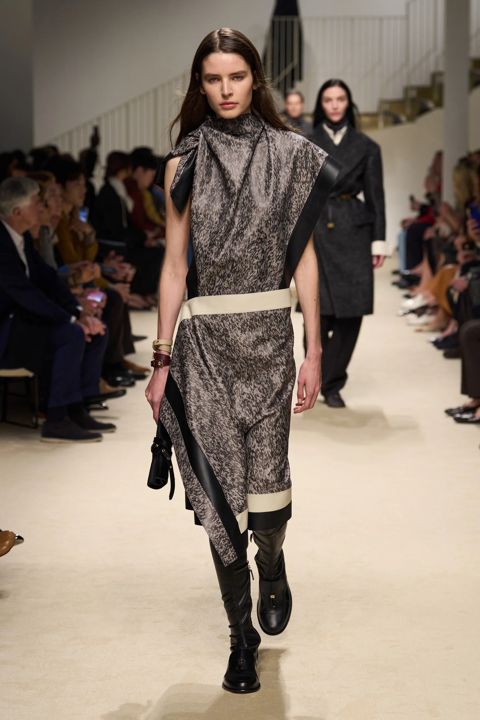 2026-27年秋冬コレクション_TOD'S(トッズ)_モデル_2