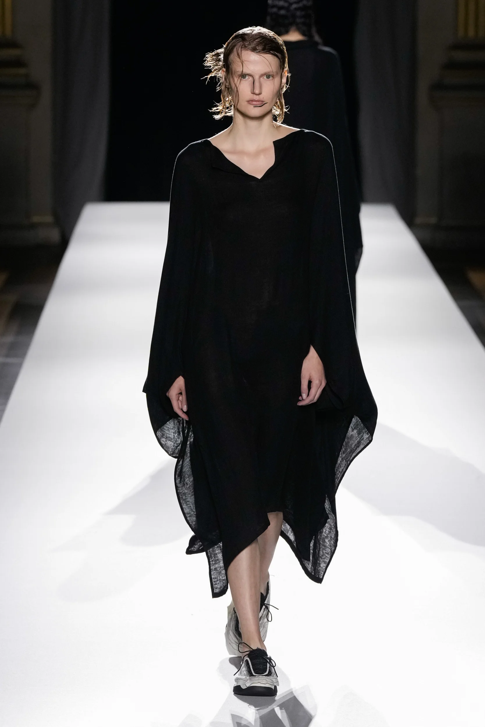 2026年春夏コレクション_YOHJI YAMAMOTO(ヨウジヤマモト)_モデル_20