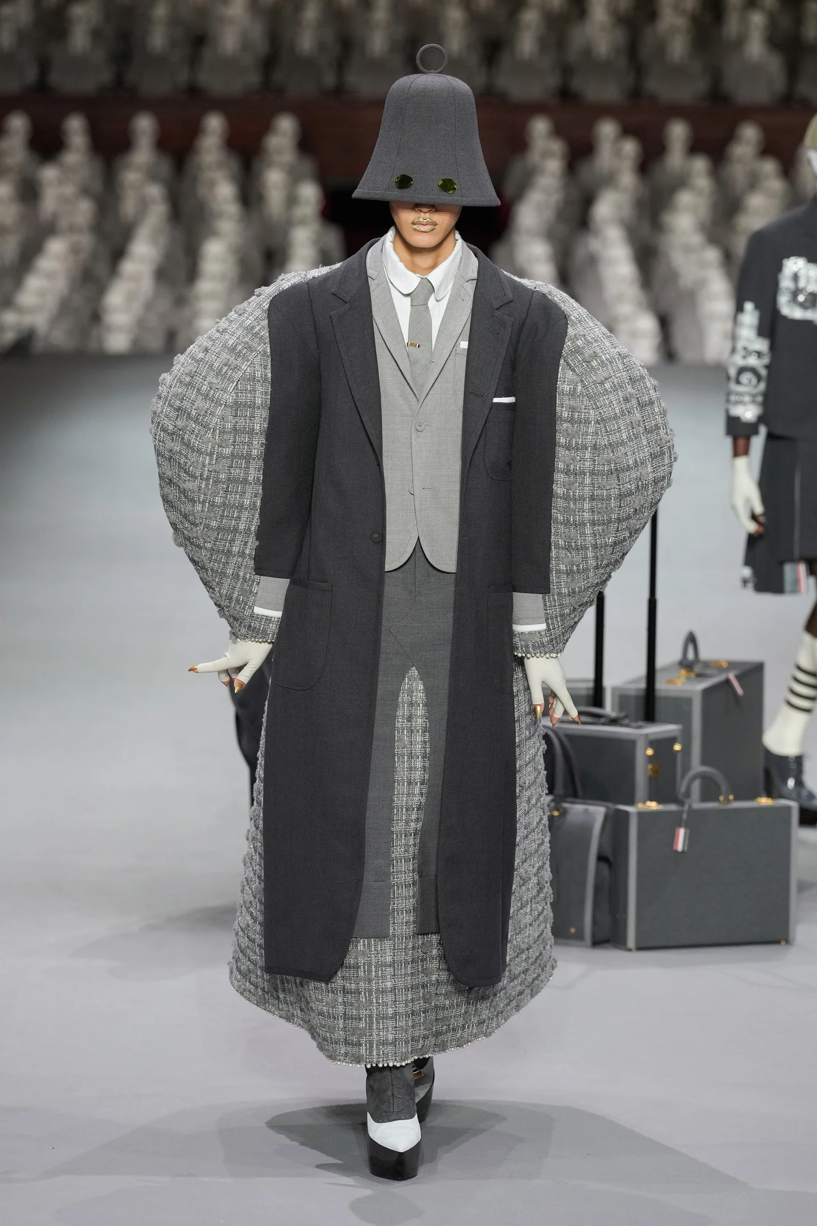 2023-24年秋冬オートクチュールコレクション_THOM BROWNE(トム ブラウン ニューヨーク)_モデル_34