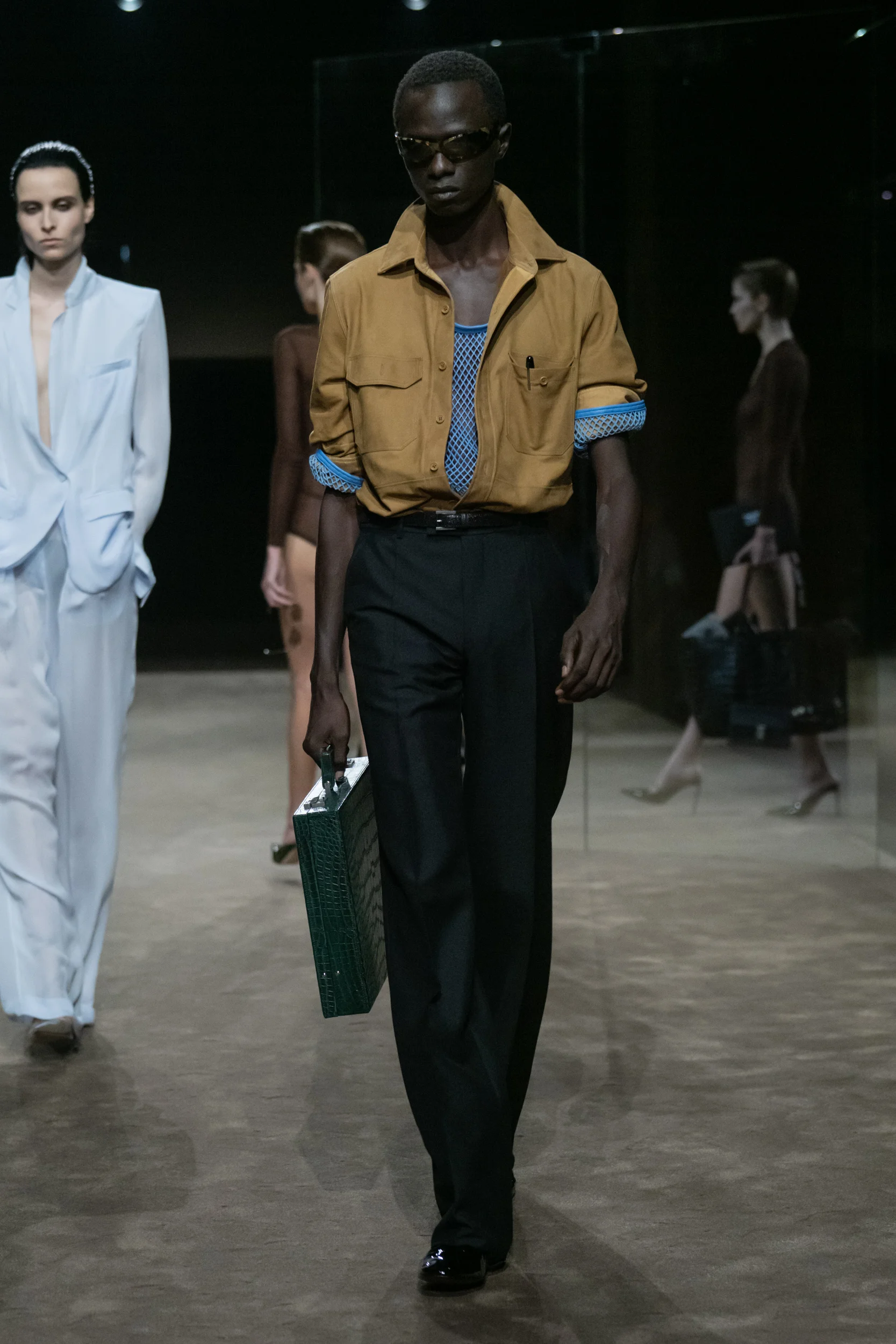 2027年春夏コレクション_TOM FORD(トム フォード)_モデル_27