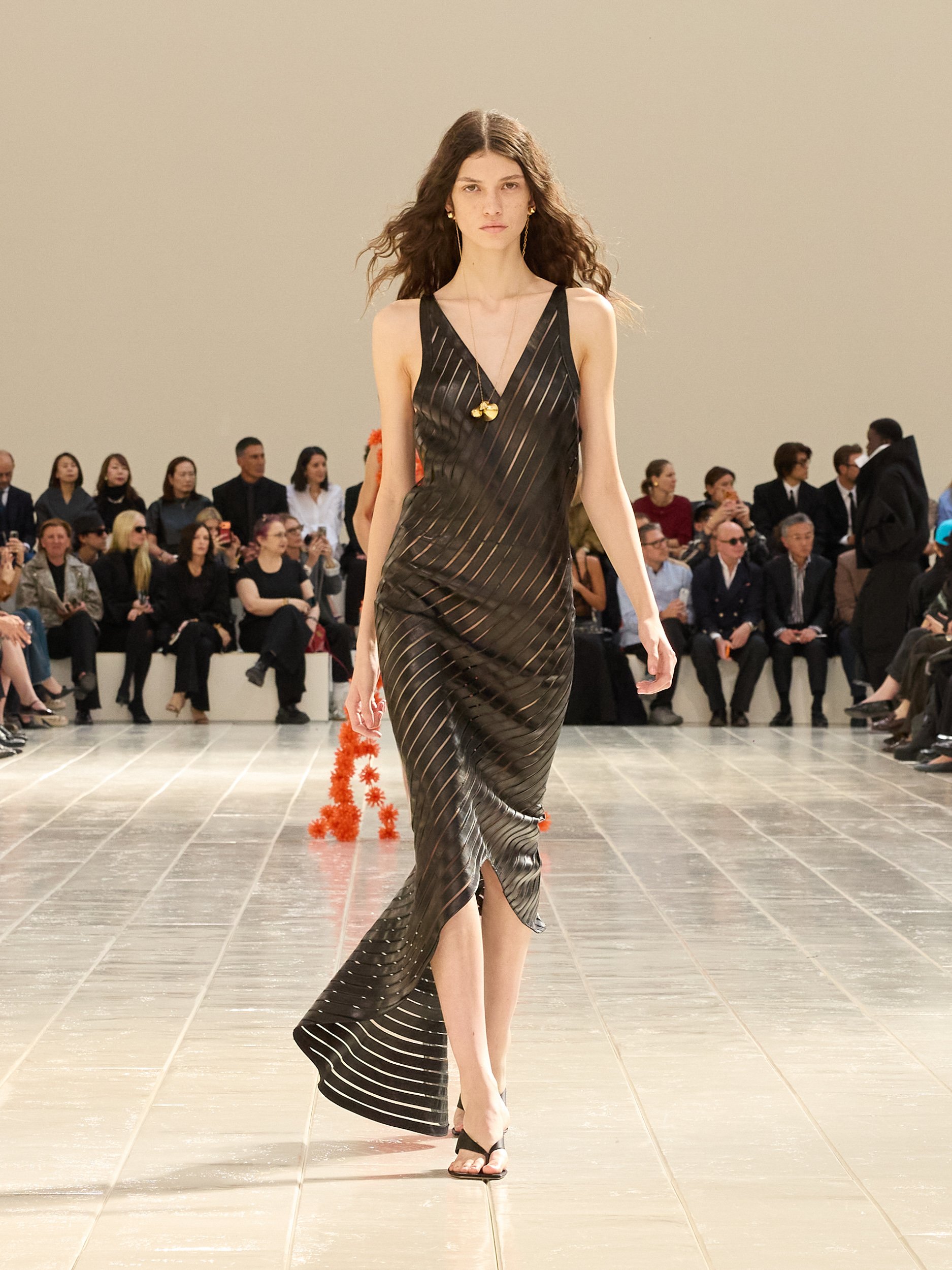 2027年春夏コレクション_BALENCIAGA(バレンシアガ)_モデル_20
