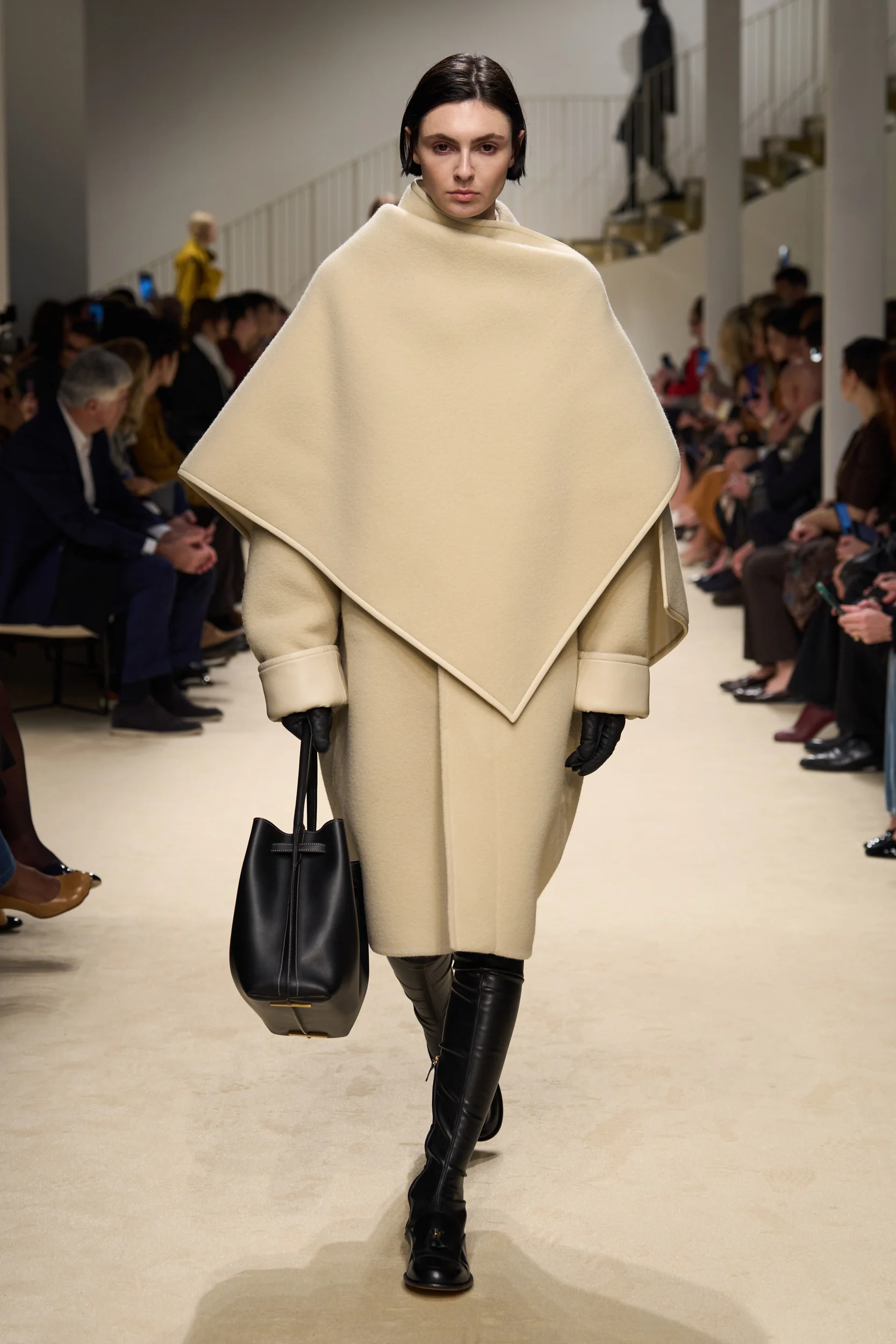 2026-27年秋冬コレクション_TOD'S(トッズ)_モデル_8