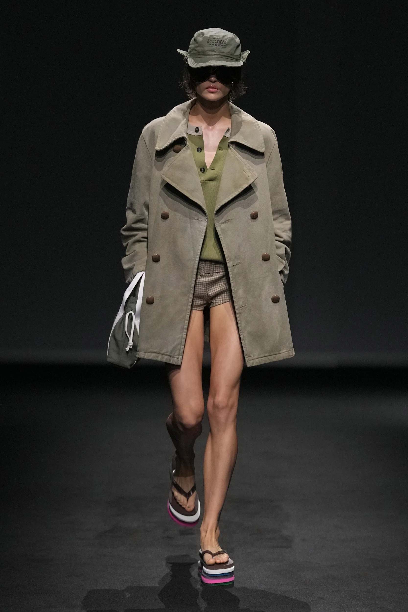 2027年春夏コレクション_MM6 Maison Margiela(エムエム6 メゾン マルジェラ)_モデル_22