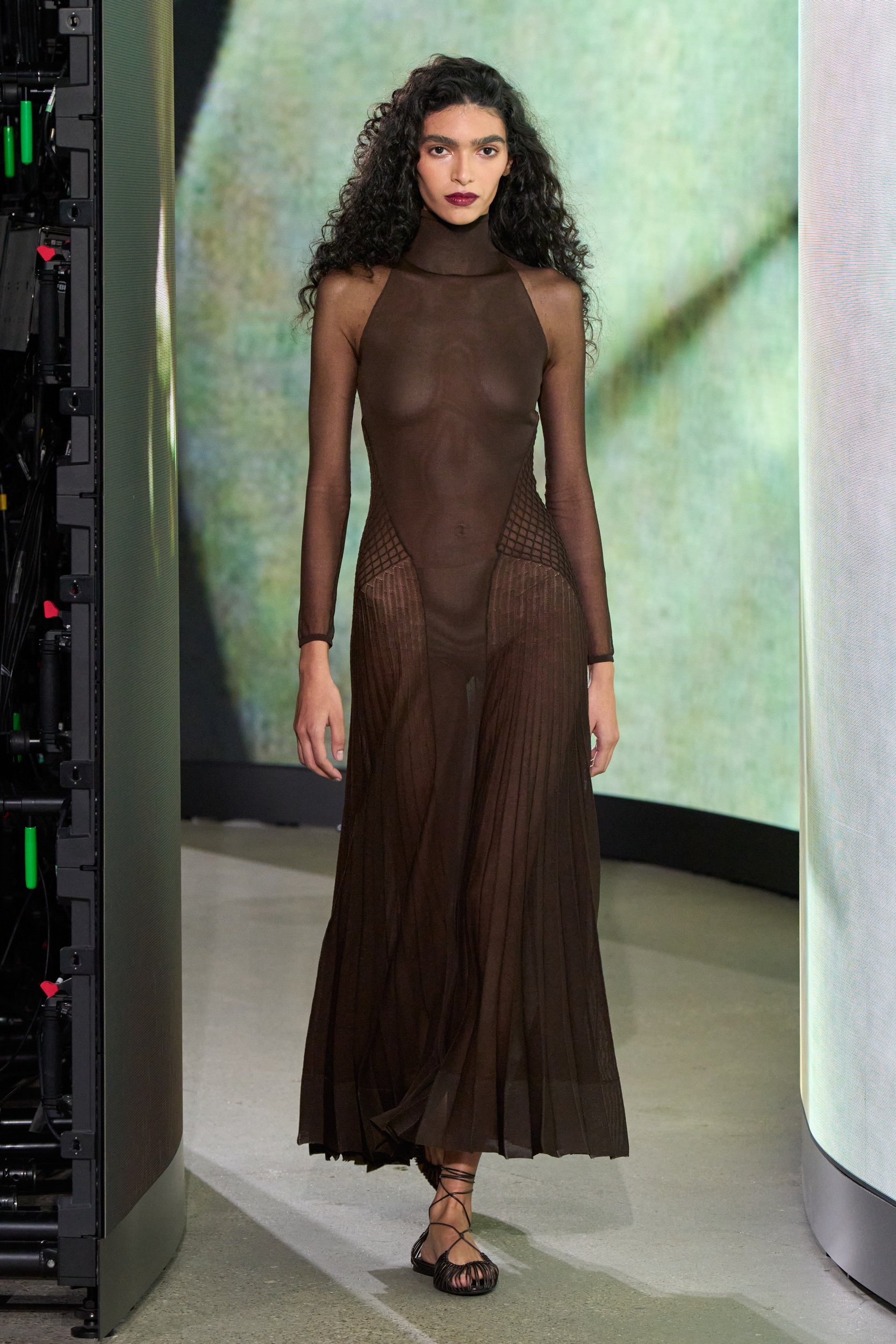 2027年春夏コレクション_ALAÏA(アライア)_モデル_24