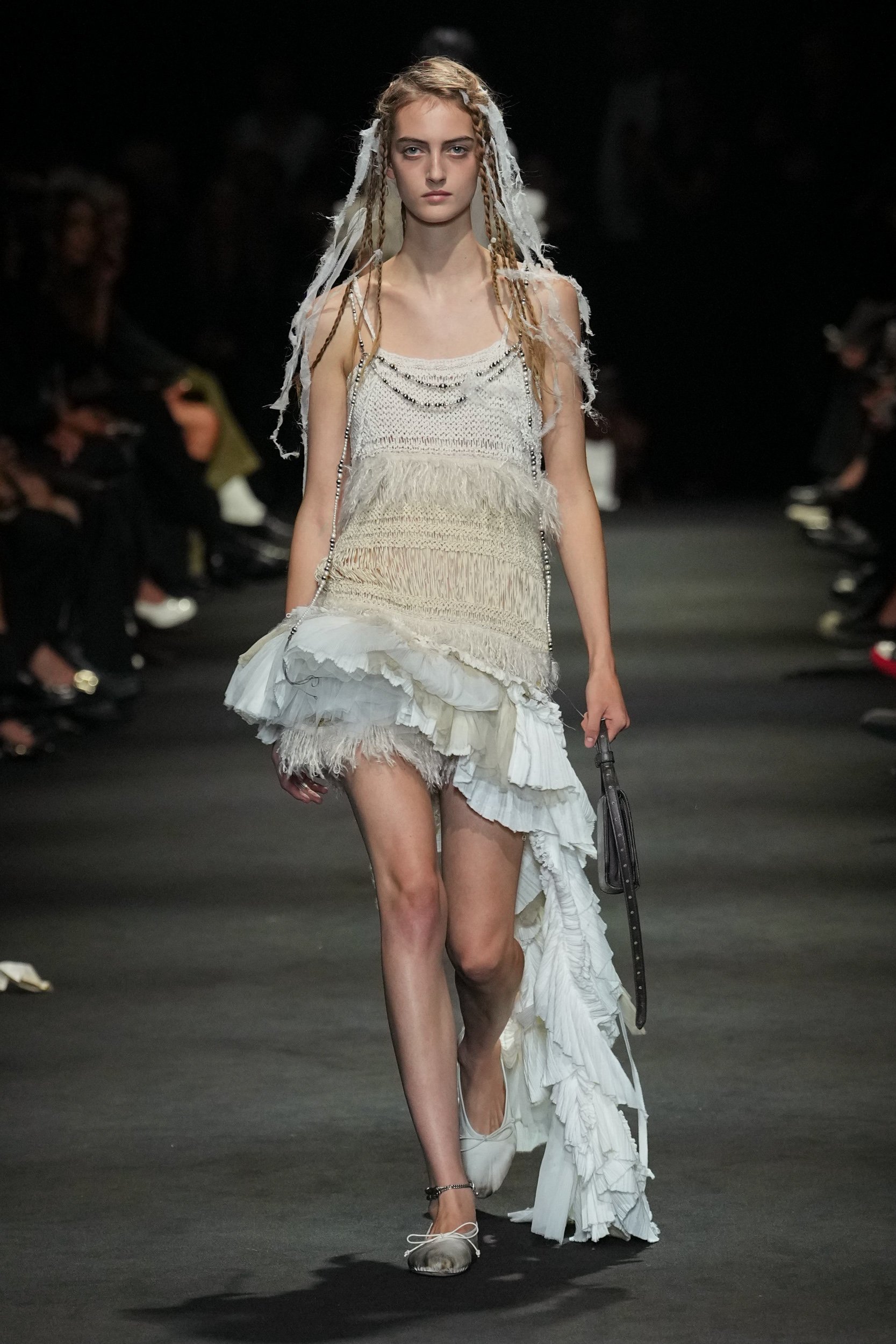2027年春夏コレクション_ANN DEMEULEMEESTER(アン ドゥムルメステール)_モデル_11
