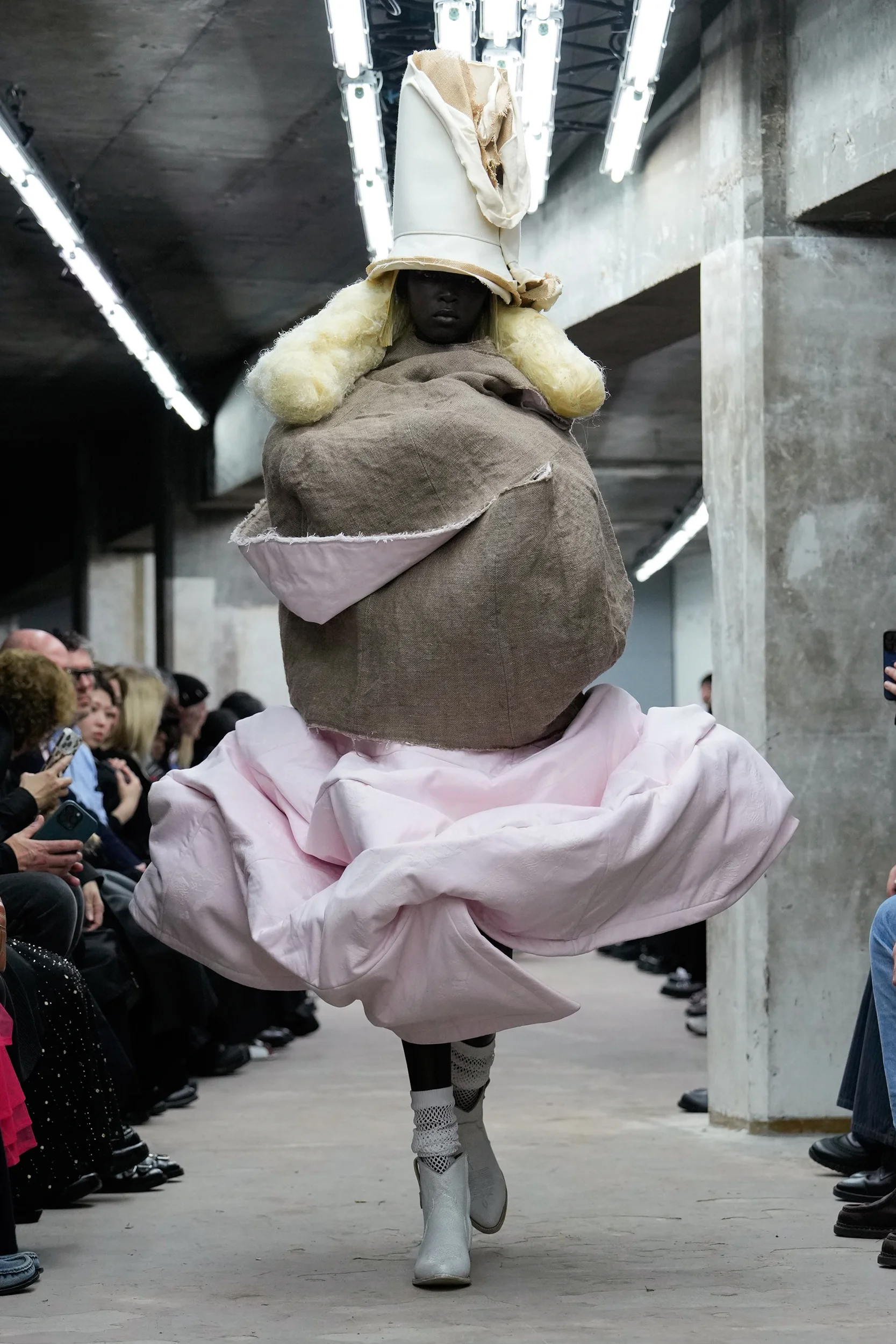 2026年春夏コレクション_COMME DES GARÇONS(コム デ ギャルソン)_モデル_11