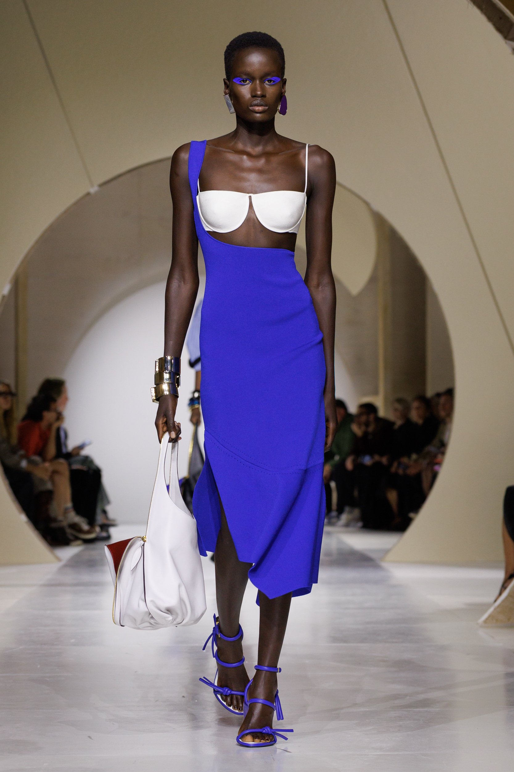 2027年春夏コレクション_GIVENCHY(ジバンシィ)_モデル_17