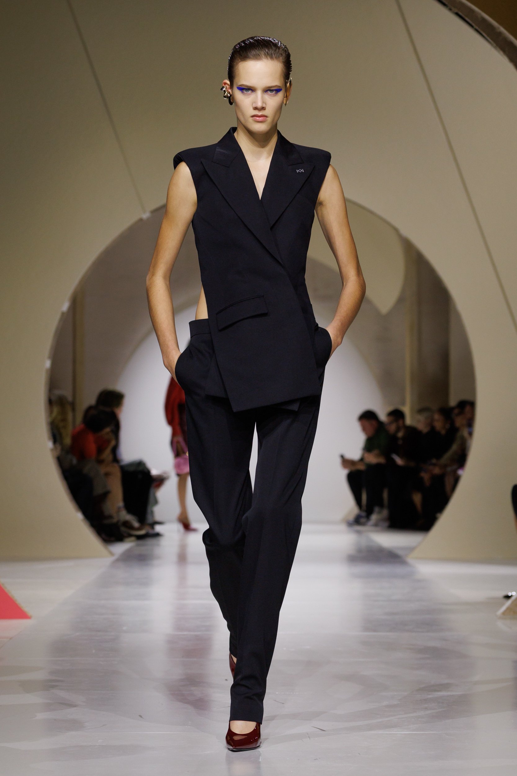 2027年春夏コレクション_GIVENCHY(ジバンシィ)_モデル_5