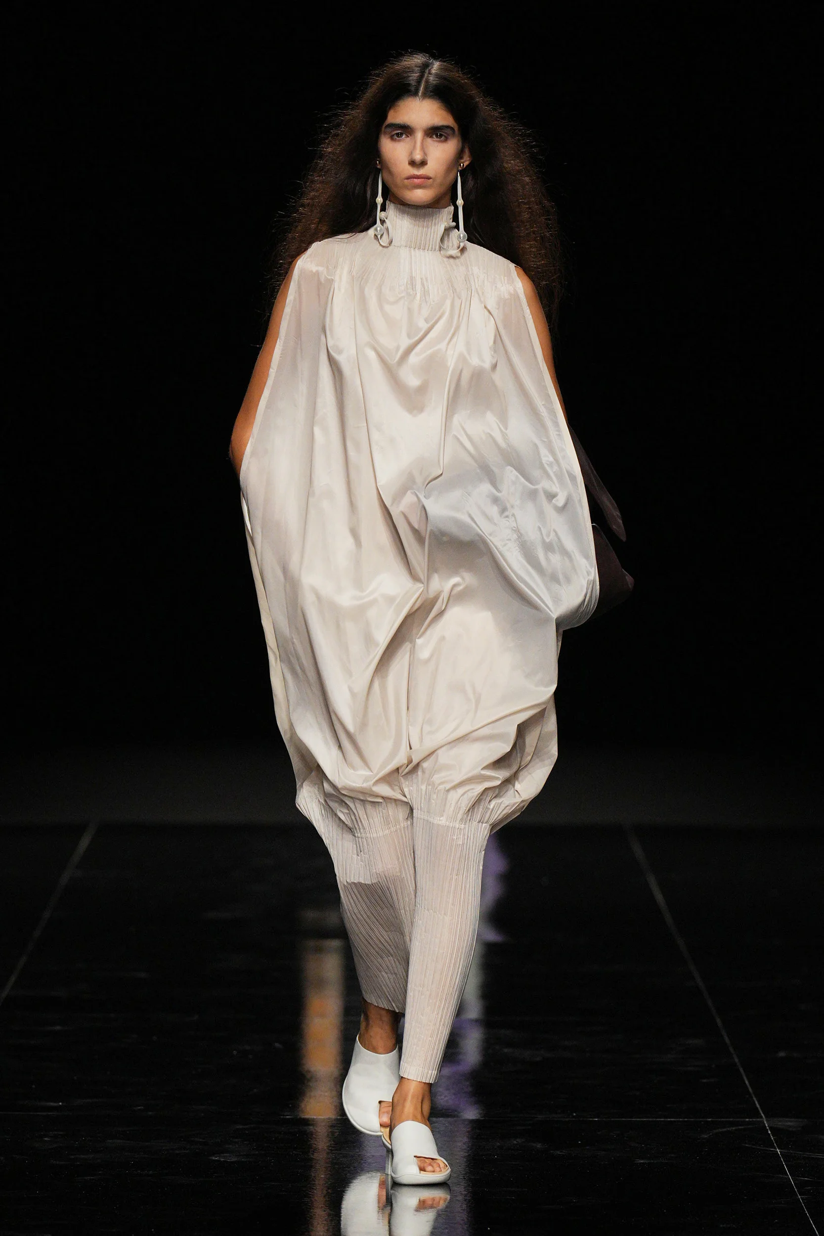 2027年春夏コレクション_ISSEY MIYAKE(イッセイミヤケ)_モデル_30