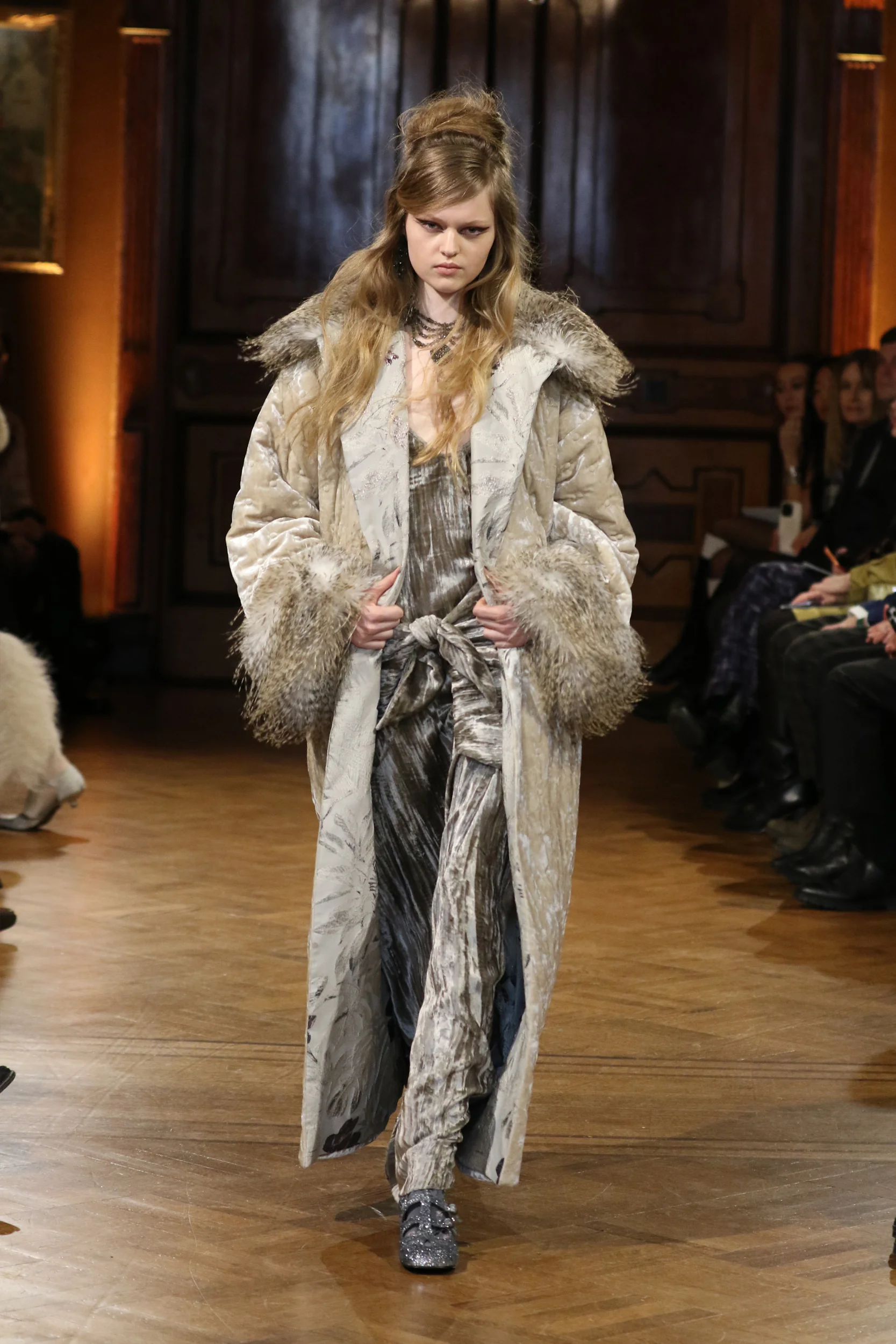 2026-27年秋冬コレクション_ANNA SUI(アナ スイ)_モデル_36