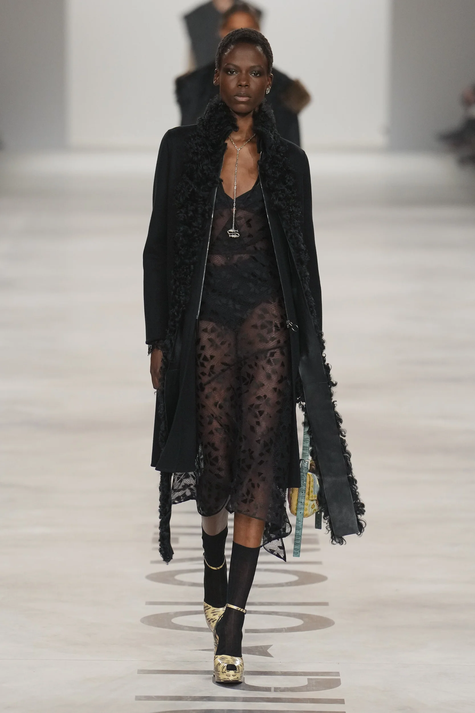 2026-27年秋冬コレクション_FENDI(フェンディ)_モデル_35