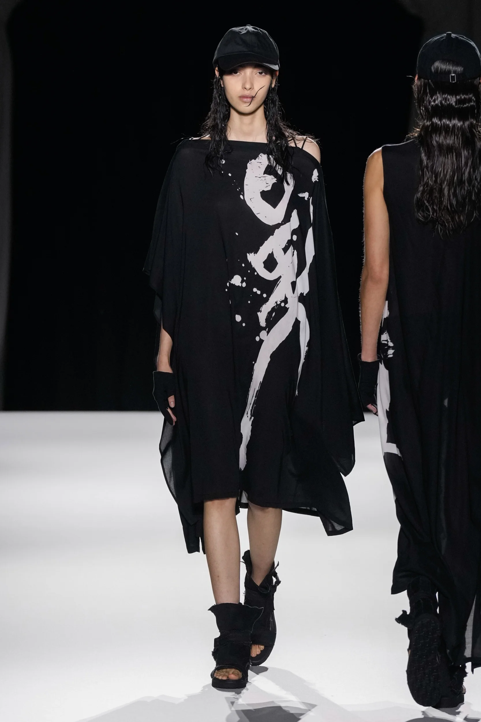 2026年春夏コレクション_YOHJI YAMAMOTO(ヨウジヤマモト)_モデル_3