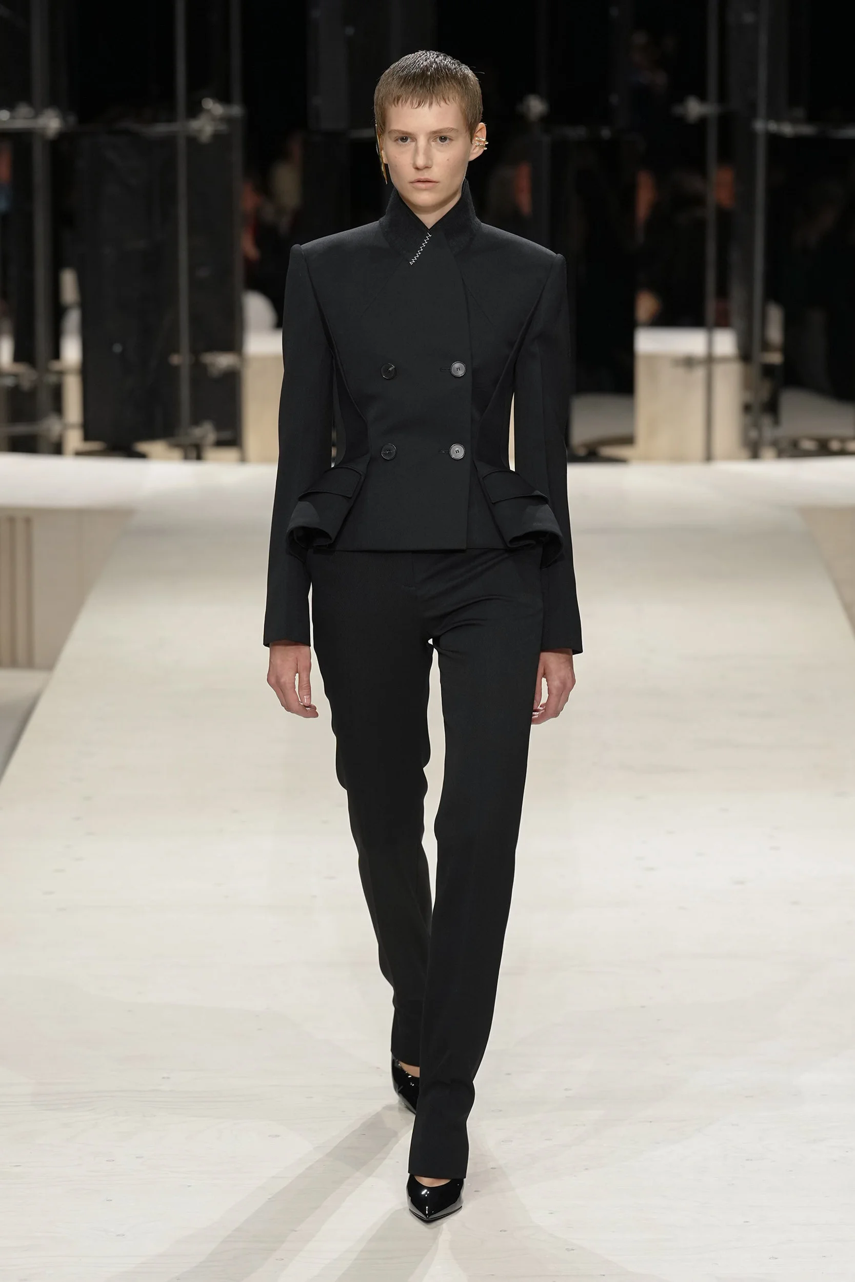 2026-27年秋冬コレクション_GIVENCHY(ジバンシィ)_モデル_39